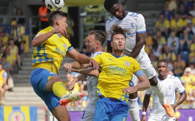 Jannis Nikolaou Eintracht Braunschweig , Ermin Bicakcic Eintracht Braunschweig , Daniel Heber 1 FC Magdeburg Football, Men, Season 2024 2025 2 BL, Eintracht Stadion, Eintracht Braunschweig vs 1 FC Magdeburg, 1 3 DFL REGULATIONS PROHIBIT ANY USE OF PHOTOGRAPHS AS IMAGE SEQUENCES AND OR QUASI VIDEO