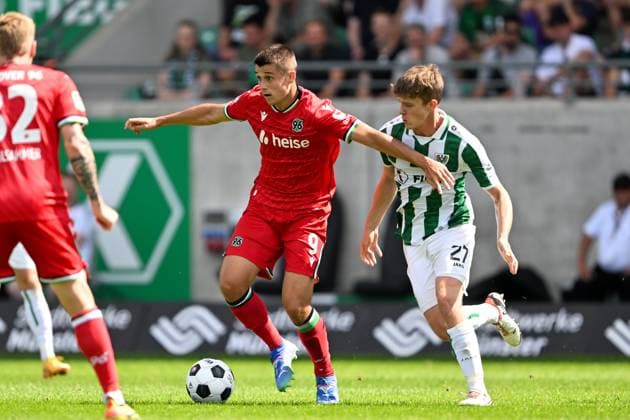 2 Bundesliga SC Preußen Münster Hannover 96 on 11 08 2024 at the Preußenstadion in Münster Nicolo Tresoldi Hannover 96 in a duel against Jano ter Horst Muenster MT