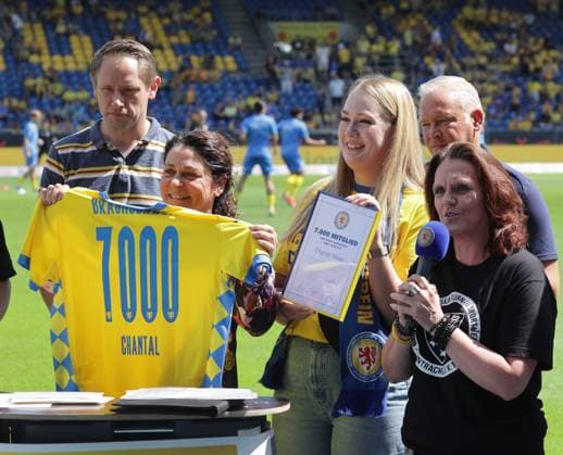7000 Eintracht Braunschweig member, Chantal, on the right President Nicole Kumpis Eintracht Braunschweig Football, Men, Season 2024 2025 2 BL, Eintracht Stadion, Eintracht Braunschweig vs 1 FC Magdeburg, 1 3 DFL REGULATIONS PROHIBIT ANY USE OF PHOTOGRAPHS AS IMAGE SEQUENCES AND OR QUASI VIDEO