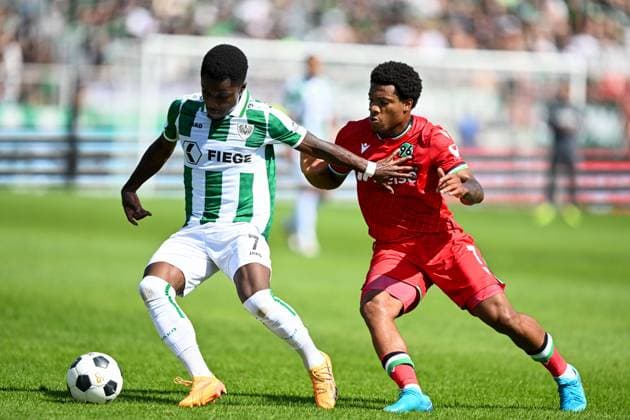 2 Bundesliga SC Preußen Münster Hannover 96 on 11 08 2024 at the Preußenstadion in Münster Daniel Kyerewaa Muenster in a duel against Jessic Ngankam Hannover 96 MT