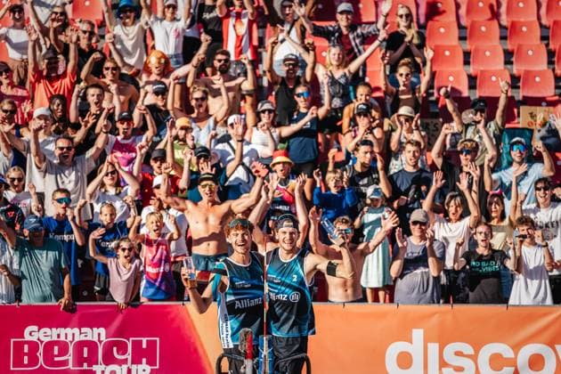 Beach volleyball men Allianz German Beach Tour 2024 Tourstop Kühlungsborn 11 08 2024 f l Max Just and Paul Henning win the tournament in Kühlungsborn and celebrate with the fans Kühlungsborn beach at the pier Mecklenburg-Vorpommern Germany