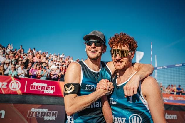 Beach volleyball men Allianz German Beach Tour 2024 Tourstop Kühlungsborn 11 08 2024 f l Paul Henning and Max Just win the tournament in Kühlungsborn Kühlungsborn Strand an der Seebrücke Mecklenburg Vorpommern Germany