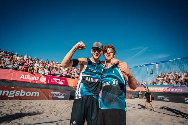 Beach volleyball men Allianz German Beach Tour 2024 Tourstop Kühlungsborn 11 08 2024 f l Paul Henning and Max Just win the tournament in Kühlungsborn Kühlungsborn Strand an der Seebrücke Mecklenburg Vorpommern Germany