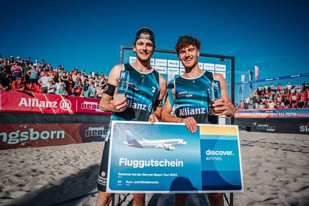 Beach volleyball men Allianz German Beach Tour 2024 Tourstop Kühlungsborn 11 08 2024 f l Paul Henning and Max Just win the tournament in Kühlungsborn Kühlungsborn Strand an der Seebrücke Mecklenburg Vorpommern Germany
