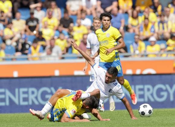 Jannis Nikolaou Eintracht Braunschweig , Livan Burcu 1 FC Magdeburg Football, Men, Season 2024 2025 2 BL, Eintracht Stadion, Eintracht Braunschweig vs 1 FC Magdeburg, 1 3 DFL REGULATIONS PROHIBIT ANY USE OF PHOTOGRAPHS AS IMAGE SEQUENCES AND OR QUASI VIDEO