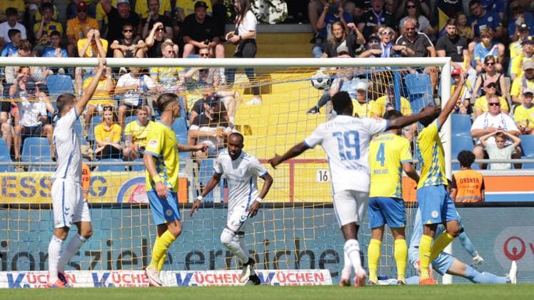 Silas Gnaka 1 FC Magdeburg scores 0 3 Football, Men, Season 2024 2025 2 BL, Eintracht Stadion, Eintracht Braunschweig vs 1 FC Magdeburg, 1 3 DFL REGULATIONS PROHIBIT ANY USE OF PHOTOGRAPHS AS IMAGE SEQUENCES AND OR QUASI VIDEO