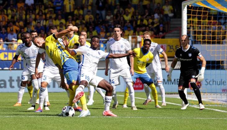 Sven Koehler Eintracht Braunschweig , Lubambo Musonda 1 FC Magdeburg Football, Men, Season 2024 2025 2 BL, Eintracht Stadion, Eintracht Braunschweig vs 1 FC Magdeburg, 1 3 DFL REGULATIONS PROHIBIT ANY USE OF PHOTOGRAPHS AS IMAGE SEQUENCES AND OR QUASI VIDEO
