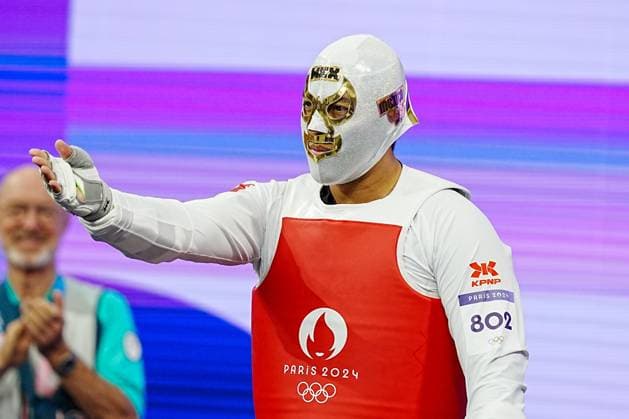 Sport Themen der Woche KW32 RECORD DATE NOT STATED XXXIII Olympic Games, Olympische Spiele, Olympia, OS Paris 2024 Carlos Sansores (MEX) vs Arian Salimi (IRN) - Men +80kg Quarterfinals Carlos Sansores of Mexico during competition Taekwondo fight Men +80kg Quarterfinals against Arian Salimi of Iran as part of the Paris 2024 Olympic Games at Grand Palais on August 10, 2024 in Paris, France. PARIS FRANCE FRANCE  Copyright: xMarianoxRiosx 20240810054357_OG_P2024_TK_M_80KG_MEX_IRN_SANSORES3
