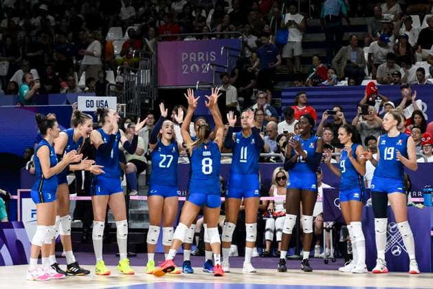 Italian players prepare to play the volleyball gold medal match between the United States of America and Italy during the Paris 2024 Olympic Games, Olympische Spiele, Olympia, OS at the Arena Paris Sud 1 in Paris, France, 11 August 2024. Italy defeated the United States 3-0 and won the gold medal.