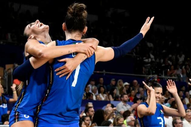 Alessia Orro and Marina Lubian of Italy celebrate during the Volleyball gold medal match between United States of America and Italy of the Paris 2024 Olympic Games, Olympische Spiele, Olympia, OS at Arena Paris Sud 1 in Paris (France), August 11, 2024. Italy defeated United States 3-0 and won the gold medal.