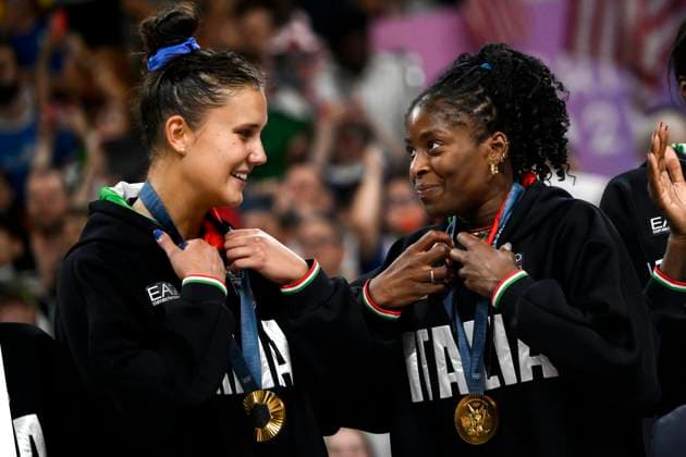 Anna Danesi and Myriam Fatime Sylla of Italy exchange their medals as they celebrate at the end of the Volleyball gold medal match between United States of America and Italy of the Paris 2024 Olympic Games, Olympische Spiele, Olympia, OS at Arena Paris Sud 1 in Paris (France), August 11, 2024. Italy defeated United States 3-0 and won the gold medal.