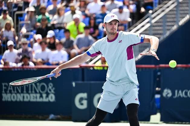 MONTREAL, QC - AUGUST 11: Hubert Hurkacz (POL) returns the ball during a quarterfinal match at ATP, Tennis Herren National Bank Open on August 11, 2024 at IGA Stadium in Montreal, QC (Photo by David Kirouac Icon Sportswire) TENNIS: AUG 11 National Bank Open EDITORIAL USE ONLY Icon240811008