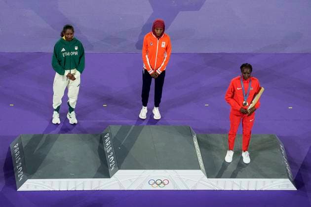 August 11, 2024, Paris, Paris, FRANCE: Silver medalist Tigst Assefa of Ethiopia, Gold medalist Sifan Hassan of Netherlands and Bronze medalist Hellen Obiri of Kenya pose on the podium during the Women s Marathon Medal ceremony during the Closing Ceremony of the Olympic Games, Olympische Spiele, Olympia, OS Paris 2024 at Stade de France on August 11, 2024 in Paris, France. Paris FRANCE - ZUMAa181 20240811_zaa_a181_028 Copyright: xAlvaroxDiazx