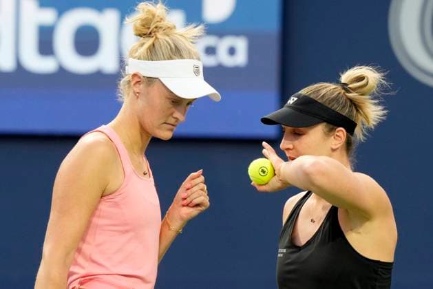 August 11, 2024, Toronto, On, CANADA: Gabriela Dabrowski, right, of Ottawa, and teammate Erin Routliffe, of New Zealand, strategize during women s doubles semifinal action against Leylah Fernandez, of Montreal, and her teammate and sister Bianca Jolie Fernandez at the National Bank Open, in Toronto, Sunday, Aug. 11, 2024. Canada News - August 11, 2024  - ZUMAc35_ 20240811_zaf_c35_107 Copyright: xFrankxGunnx
