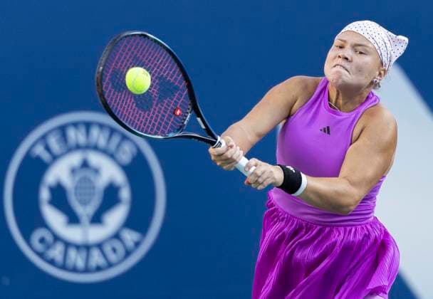 (240812) -- TORONTO, Aug. 12, 2024 -- Diana Shnaider returns the ball during the women s singles semifinal match between Diana Shnaider of Russia and Jessica Pegula of the United States at the 2024 National Bank Open tennis tournament in Toronto, Canada, on Aug. 11, 2024. (Photo by Xinhua) (SP)CANADA-TORONTO-TENNIS-NATIONAL BANK OPEN-WOMEN S SINGLES ZouxZheng 