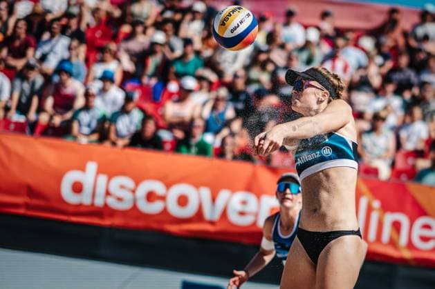 Beach volleyball women Allianz German Beach Tour 2024 Tour stop Kühlungsborn 11 08 2024 Lea Kunst takes the ball Kühlungsborn Beach at the pier Mecklenburg Western Pomerania Germany
