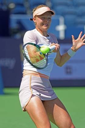 August 12, 2024, Mason, Oh, USA: 2024 Cincinnati Open Tennis, 2024 08 12 - Harriet Dart returns a ball against opponent Elina Avanesyan. ZUMAPress Mason USA - ZUMAn24_ 20240812_zaf_n24_001 Copyright: xWallyxNellx