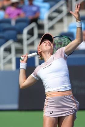 August 12, 2024, Mason, Oh, USA: 2024 Cincinnati Open Tennis, 2024 08 12 - Harriet Dart serves a ball against opponent Elina Avanesyan. ZUMAPress Mason USA - ZUMAn24_ 20240812_zaf_n24_002 Copyright: xWallyxNellx