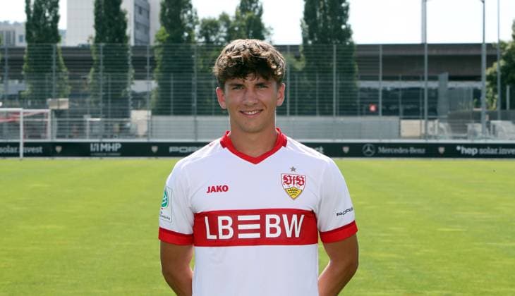 12 08 24 U19 VfB Stuttgart photo session season 2024 2025 Germany, Stuttgart, 12 08 2024, Football, U19 DFB Youth League, U19 VfB Stuttgart photo session season 2024 2025 Jannik Oettinger