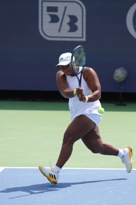 August 12, 2024, Mason, Oh, USA: 2024 Cincinnati Open Tennis, 2024 08 12 - Taylor Townsend hits a ball against opponent Katy Volynets. ZUMAPress Mason USA - ZUMAn24_ 20240812_zaf_n24_016 Copyright: xWallyxNellx