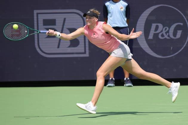 August 12, 2024, Mason, Oh, USA: 2024 Cincinnati Open Tennis, 2024 08 12 - Ashlyn Krueger hits a ball against opponent Naomi Osaka. ZUMAPress Mason USA - ZUMAn24_ 20240812_zaf_n24_086 Copyright: xWallyxNellx