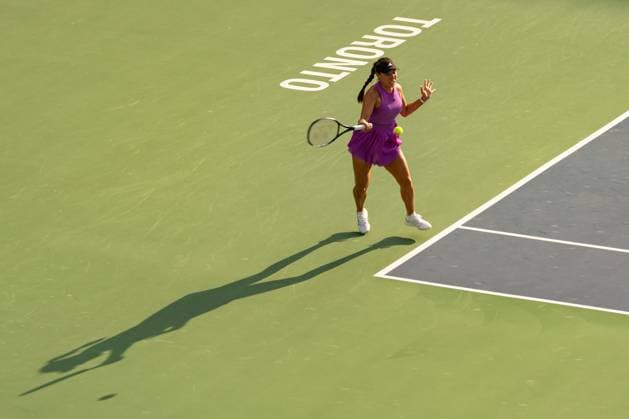 TORONTO, ON - AUGUST 12: Jessica Pegula of the United States hits a shot during the National Bank Open Final, part of the WTA, Tennis Damen Tour, at Sobeys Stadium on August 12, 2024 in Toronto, Canada. (Photo by Julian Avram Icon Sportswire) TENNIS: AUG 12 National Bank Open EDITORIAL USE ONLY Icon2408120111