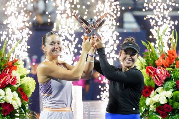 Tennis, WTA tournament in Toronto, Caroline Dolehide and Desirae Krawczyk win doubles final
