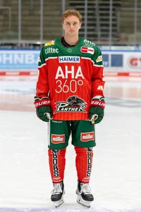 Justin Volek 9 Augsburger Panther , Team and portrait pictures, Augsburger Panther, Season 2024 2025, Ice Hockey, Penny DEL, 12 08 2024 Augsburg Bavaria Germany Copyright: xkolbert-press ChristianxKolbertx