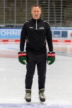Head Coach Ted Dent Augsburger Panther , Team and Portrait Pictures, Augsburger Panther, Season 2024 2025, Ice Hockey, Penny DEL, 12 08 2024 Augsburg Bavaria Germany Copyright: xkolbert-press ChristianxKolbertx