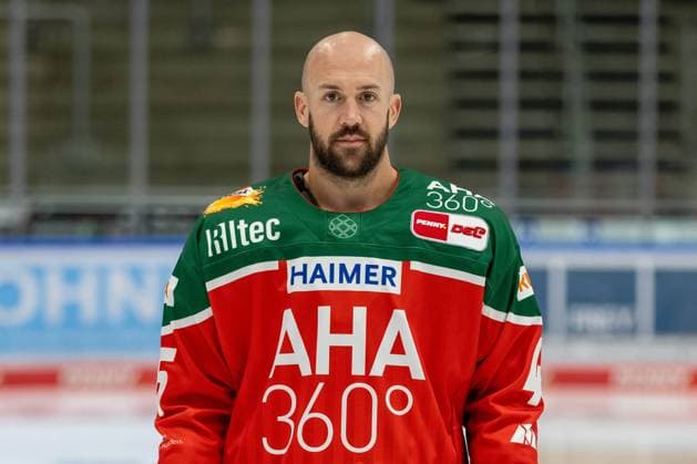 Jason Bast 45 Augsburger Panther , Team and portrait pictures, Augsburger Panther, Season 2024 2025, Ice Hockey, Penny DEL, 12 08 2024 Augsburg Bavaria Germany Copyright: xkolbert-press ChristianxKolbertx