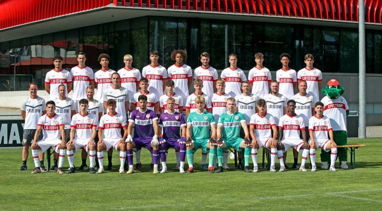Stuttgart , Photo session VfB Stuttgart U19 DFB Youth League porträttermin 2024 2025 , Team photo , Top row from l Emirhan Agzikara, Ivan Knezevic, Kenny Freßle, Laurin Preuß, Mirza Catovic, Elijah Scott, Eliot Bujupi, Antonijo Janjic, Karl Kempf, Colin Kroll Thiel, Matthaios Tsigkas Middle row from l Nico Willig Trainer , Tobias Rathgeb Co Trainer , Sebastian Hägele Co Trainer Analysis , Markus Krauss Goalkeeper Coach , Dorian Migalic, Efe Korkut, Yanik Spalt, Julian Lüers, Philipp Lang Athletics Coach , Tobias Kiess Physiotherapist , Volker Digulla Coach , Fritzle Mascot Bottom row f l Deli Hajdini, Tom Santos, Jannik Oettinger, Martin Stojcevic, Florian Hellstern, Robin Dittrich, Nils Richter, Lauri Penna, Mareg Rohm, Tuncay Durna