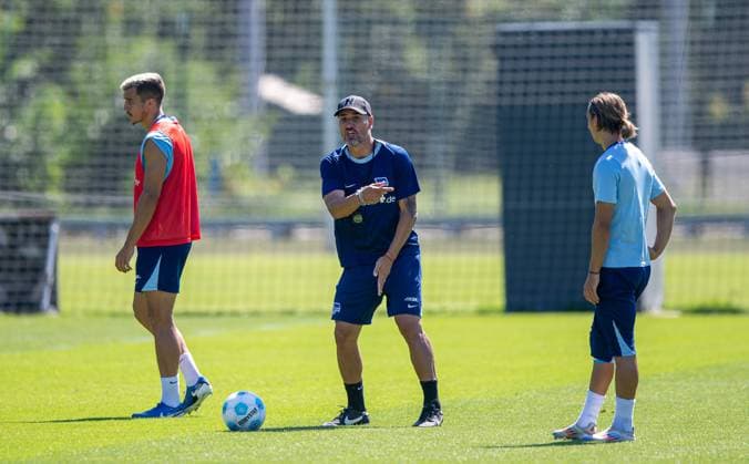 Football, Men, Season 2024 25, 2 Bundesliga, Hertha BSC, Training, f l Marc Oliver Kempf Hertha BSC , Coach Cristian Fiel Hertha BSC , Michal Karbownik Hertha BSC , 13 08 2024, Copyright: xSebastianxRäppold MatthiasxKochx