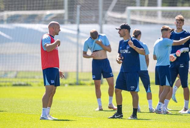 Football, Men, Season 2024 25, 2 Bundesliga, Hertha BSC, Training, f l Toni Leistner Hertha BSC , Coach Cristian Fiel Hertha BSC , 13 08 2024, Copyright: xSebastianxRäppold MatthiasxKochx