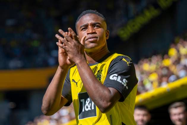 10 08 2024 Football season opener and test match Borussia Dortmund Aston Villa at Signal Iduna Park Dortmunds Youssoufa Moukoko enters the stadium Copyright: xDavidxInderliedx