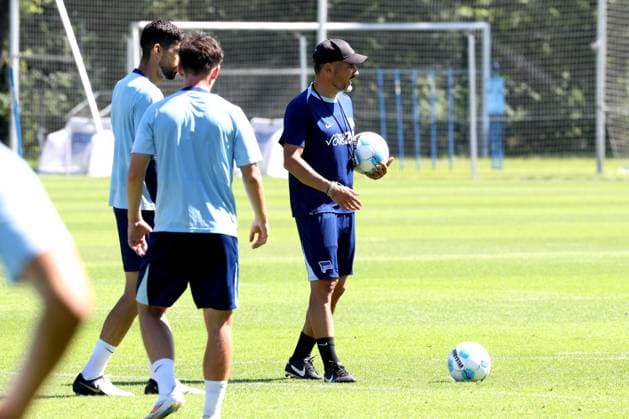 DEU, DFL, 2 FBL Hertha BSC, Training, 13 08 2024, Sportforum, Berlin, DEU, DFL, 2 FBL Hertha BSC, Training, in the picture head coach Cristian Fiel Hertha BSC Berlin DFL regulations prohibit any use of Photographs as image sequences and or quasi video Foto Juergen Engler nordphoto GmbH nordphotoxGmbHx xEngler nph00076