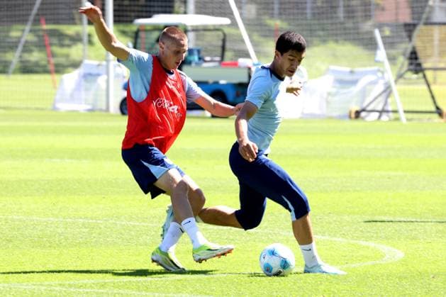 DEU, DFL, 2 FBL Hertha BSC, Training, 13 08 2024, Sportforum, Berlin, DEU, DFL, 2 FBL Hertha BSC, Training, in the picture Palko Dardai Hertha BSC Berlin 20 , Ibrahim Maza Hertha BSC Berlin 10 DFL regulations prohibit any use of Photographs as image sequences and or quasi video Foto Juergen Engler nordphoto GmbH nordphotoxGmbHx xEngler nph00076