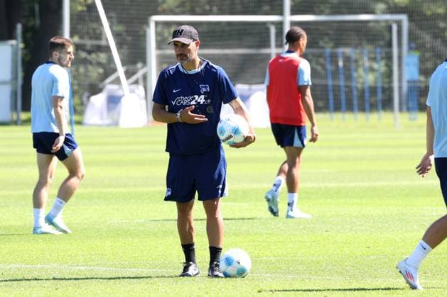 DEU, DFL, 2 FBL Hertha BSC, Training, 13 08 2024, Sportforum, Berlin, DEU, DFL, 2 FBL Hertha BSC, Training, in the picture head coach Cristian Fiel Hertha BSC Berlin DFL regulations prohibit any use of Photographs as image sequences and or quasi video Foto Juergen Engler nordphoto GmbH nordphotoxGmbHx xEngler nph00076