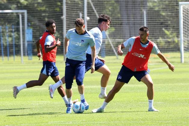 DEU, DFL, 2 FBL Hertha BSC, Training, 13 08 2024, Sportforum, Berlin, DEU, DFL, 2 FBL Hertha BSC, Training, in the picture Diego Demme Hertha BSC Berlin 6 , Smail Prevljak Hertha BSC Berlin 9 DFL regulations prohibit any use of Photographs as image sequences and or quasi video Foto Juergen Engler nordphoto GmbH nordphotoxGmbHx xEngler nph00076