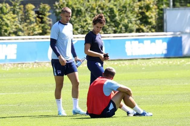 DEU, DFL, 2 FBL Hertha BSC, Training, 13 08 2024, Sportforum, Berlin, DEU, DFL, 2 FBL Hertha BSC, Training, in the picture Marc Oliver Kempf Hertha BSC Berlin 4 , Michael Cuisance Hertha BSC Berlin 27 , Physiotherapist Anne Kaube Hertha BSC DFL regulations prohibit any use of Photographs as image sequences and or quasi video Foto Juergen Engler nordphoto GmbH nordphotoxGmbHx xEngler nph00076