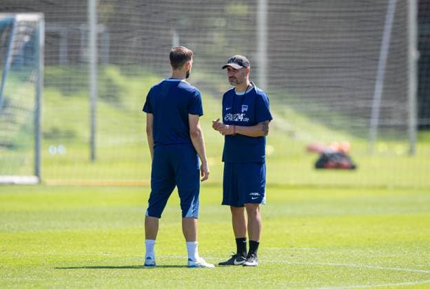Football, Men, Season 2024 25, 2 Bundesliga, Hertha BSC, Training, f l Goalkeeper Marius Gersbeck Hertha BSC , Coach Cristian Fiel Hertha BSC , 13 08 2024, Copyright: xSebastianxRäppold MatthiasxKochx