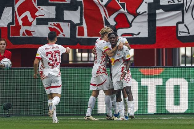 ENSCHEDE, 13-08-2024 , Stadium de Grolsch Veste, football, UEFA Champions League, qualification, season 2024 2025, during the match FC Twente - Salzburg, 0-2 FC Salzburg player Dorgeles Nene Twente - Salzburg  x26028380x Copyright: