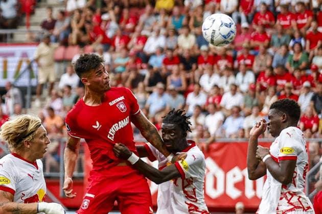 ENSCHEDE, 13-08-2024 , Stadium de Grolsch Veste, football, UEFA Champions League, qualification, season 2024 2025, during the match FC Twente - Salzburg, FC Twente player Mees Hilgers scores the 1-2 Twente - Salzburg  x26028426x Copyright: