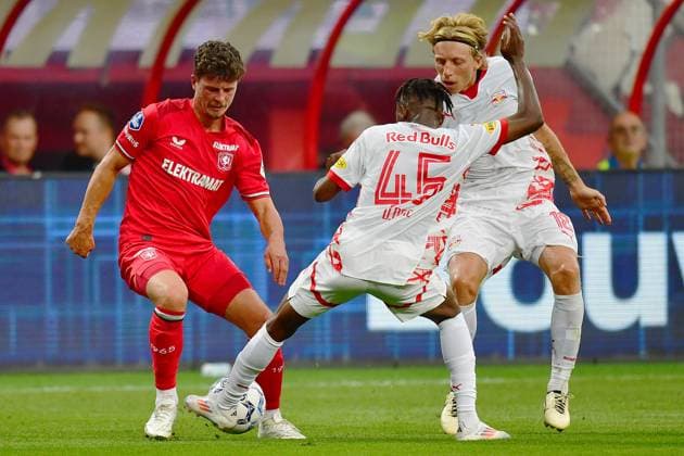 ENSCHEDE, 13-08-2024 , Stadium de Grolsch Veste, football, UEFA Champions League, qualification, season 2024 2025, FC Twente - Salzburg. FC Twente player Bas Kuipers, Salzburg player Mads Bidstrup and Salzburg player Dorgeles Nene Twente - Salzburg  x26028430x Copyright: