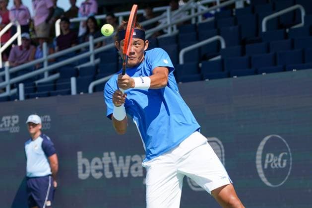 Cincinnati Open: First Round Matches Zhizhen Zhang is playing during his first-round match at the Cincinnati Open tennis tournament in Mason, Ohio, on August 13, 2024. Mason Ohio United States  Copyright: xJasonxWhitmanx originalFilename:whitman-cincinna240813_npPyg.jpg