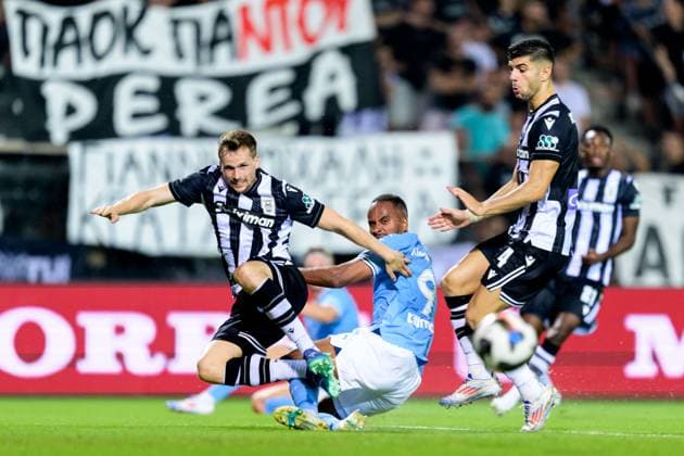 240813 Thomas Murg and Konstantinos Koulierakis of PAOK against Isaac Kiese Thelin of Malmö FF during the UEFA Champions League football match between PAOK and Malmö FF on August 13, 2024 in Thessaloniki Photo Mathilda Ahlberg BILDBYRAN kod MA MA0703 fotboll football soccer fotball champions league paok malmö ff bbeng  Copyright: MATHILDAxAHLBERG BB240813MA037
