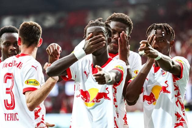 ENSCHEDE - Moussa Yeo of FC Salzburg celebrates the 1-3 during the UEFA Champions League preliminary round match between FC Twente and FC Salzburg at Stadion De Grolsch Veste on August 13, 2024 in Enschede, Netherlands. ANP VINCENT JANNINK UEFA Champions League Third qualifying round second leg 2024 25 xVIxANPxSportx xxANPxIVx 505938618 originalFilename: 505938618.jpg