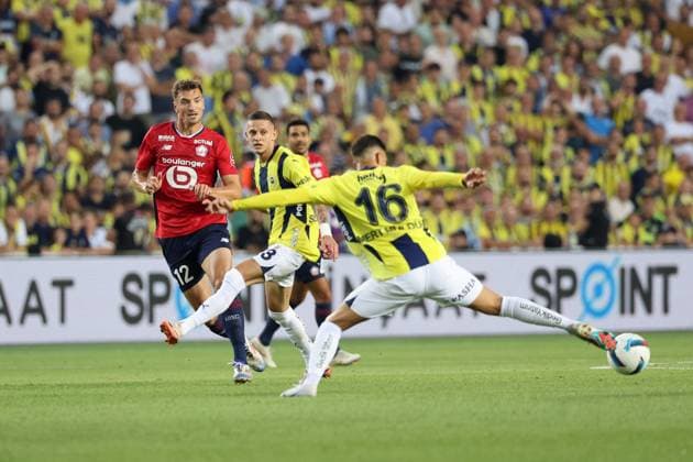 Fenerbahce Lille (DIRECT) PHOTOPQR VOIX DU NORD FLORENT MOREAU ; 13 08 2024 ; Istanbul (Turquie), stade Sukru Saracoglu, le 13 08 2024. Troisieme tour preliminaire retour de Ligue des Champions. Fenerbahce affronte le LOSC. PHOTO FLORENT MOREAU LA VOIX DU NORD ISTANBUL France  Copyright: xPHOTOPQR VOIXxDUxNORD MAXPPPxFLORENTxMOREAUx 20240813VDN7699 20240813VDN7699