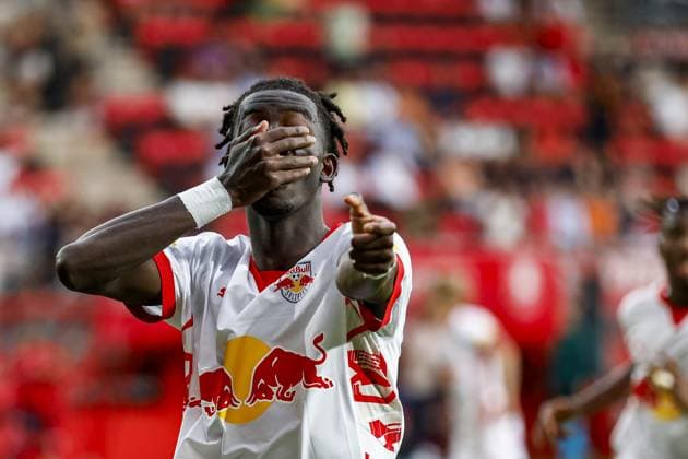 ENSCHEDE, 13-08-2024 , Stadium de Grolsch Veste, football, UEFA Champions League, qualification, season 2024 2025, during the match FC Twente - Salzburg, FC Salzburg player Moussa Yeo scores the 1-3 Twente - Salzburg  x26028657x Copyright: