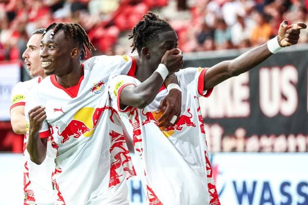 ENSCHEDE - Moussa Yeo of FC Salzburg celebrates the 1-3 during the UEFA Champions League preliminary round match between FC Twente and FC Salzburg at Stadion De Grolsch Veste on August 13, 2024 in Enschede, Netherlands. ANP VINCENT JANNINK UEFA Champions League Third qualifying round second leg 2024 25 xVIxANPxSportx xxANPxIVx 505938647 originalFilename: 505938647.jpg