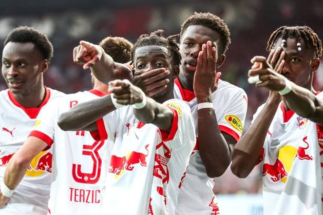 Sport Themen der Woche KW33 Sport Bilder des Tages ENSCHEDE - Moussa Yeo of FC Salzburg celebrates the 1-3 during the UEFA Champions League preliminary round match between FC Twente and FC Salzburg at Stadion De Grolsch Veste on August 13, 2024 in Enschede, Netherlands. ANP VINCENT JANNINK UEFA Champions League Third qualifying round second leg 2024 25 xVIxANPxSportx xxANPxIVx 505938702 originalFilename: 505938702.jpg